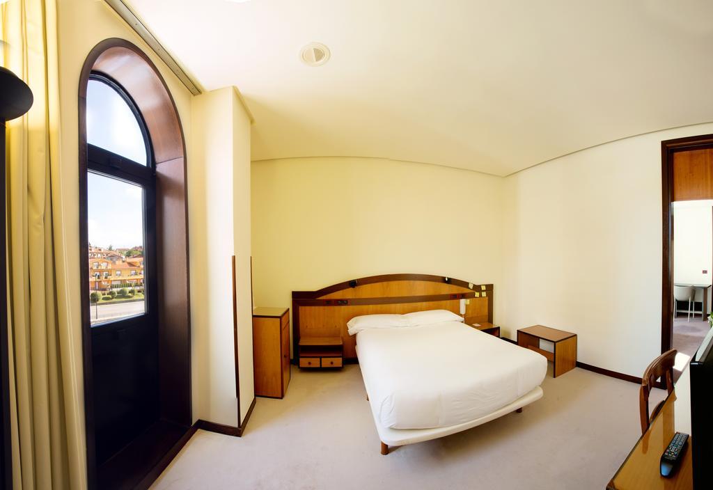 New Hotel Oviedo Quarto foto